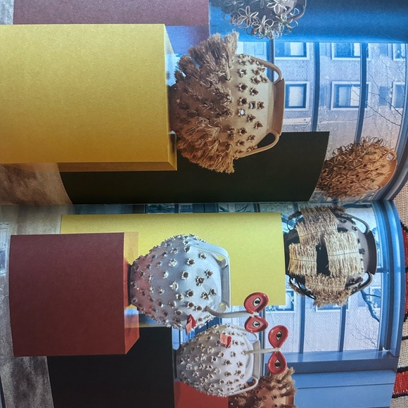 LOEWE book with stickers inside - Picture 6 of 7